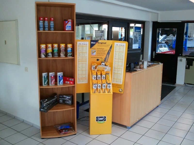 Eingangsbereich Autohaus B&uuml;scher